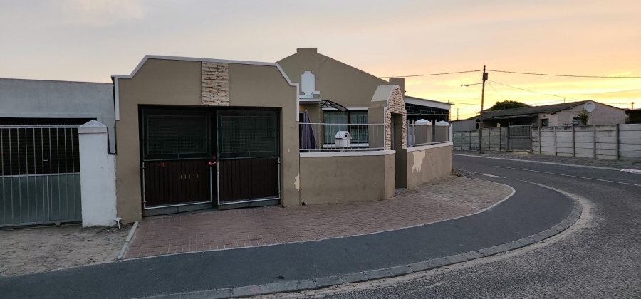 4 Bedroom Property for Sale in The Hague Western Cape